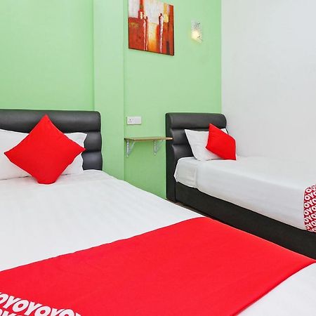 Oyo 850 Gold Star Hotel Chukai Exteriér fotografie