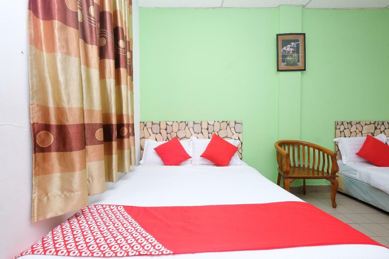 Oyo 850 Gold Star Hotel Chukai Exteriér fotografie